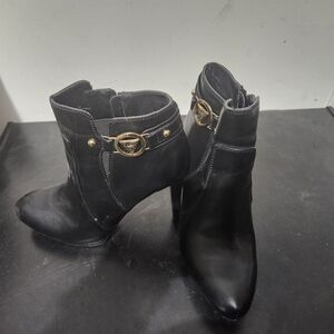 Guess boots